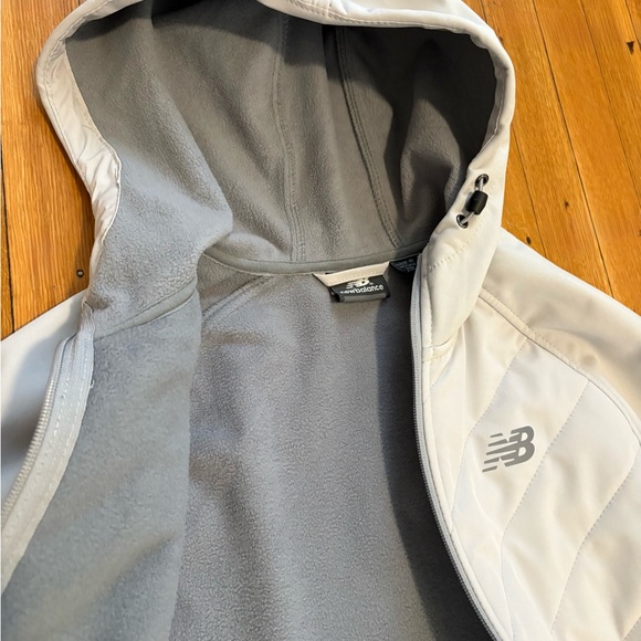 New Balance Light Gray Hooded Jacket - Picture 4 of 8